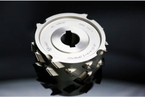 Фуговальные фрезы с напайными зубьями (аксиальный угол 45°)